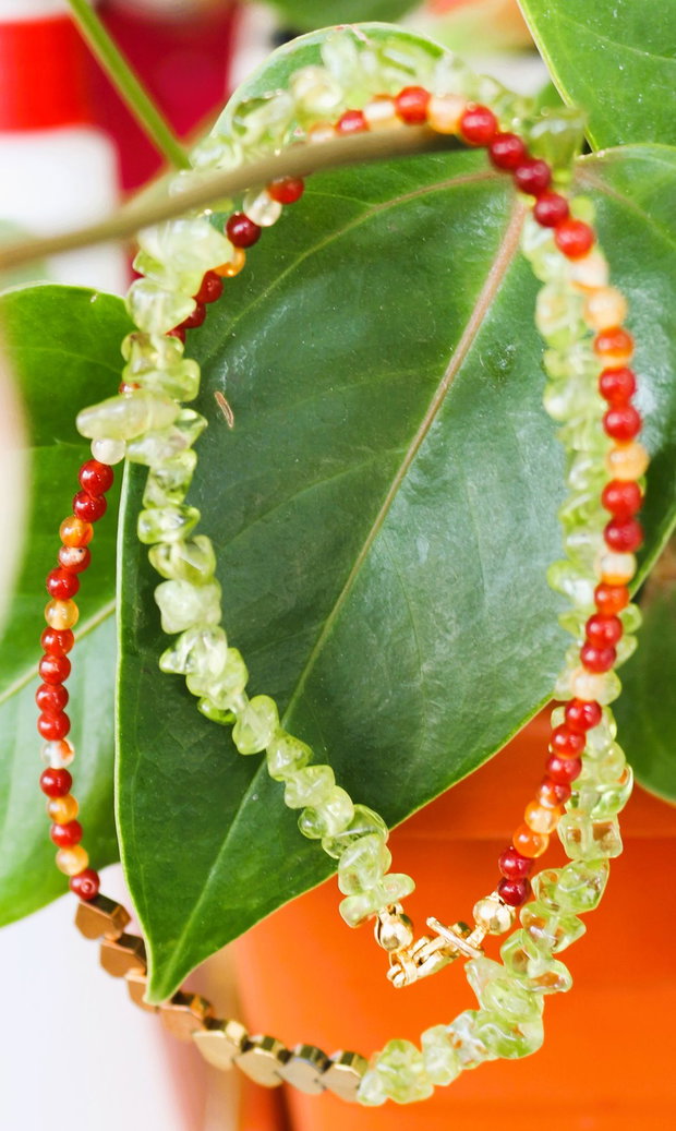 Colier handmade din cipsuri de peridot,carneol si hematit