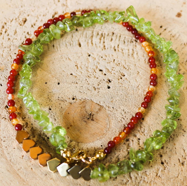 Colier handmade din cipsuri de peridot,carneol si hematit