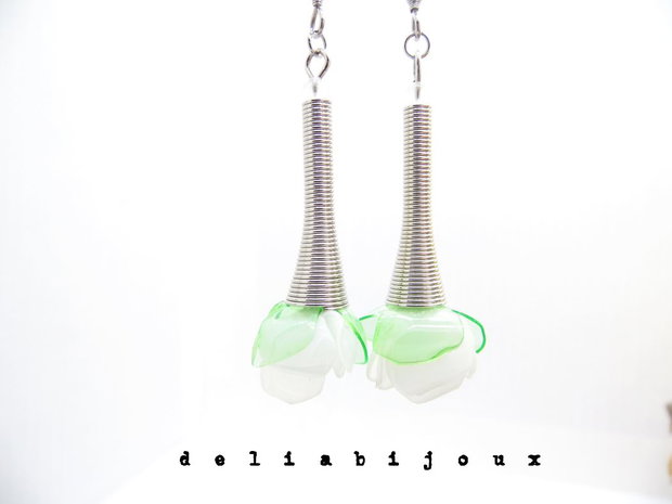 Cercei statement handmade unicat - PET-uri (plastic) reciclate - flori (cod1226)