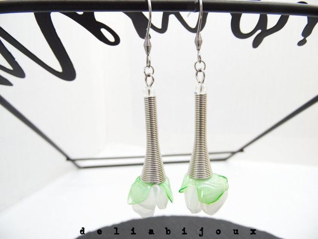 Cercei statement handmade unicat - PET-uri (plastic) reciclate - flori (cod1226)