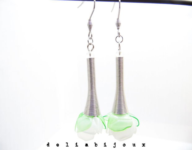 Cercei statement handmade unicat - PET-uri (plastic) reciclate - flori (cod1226)