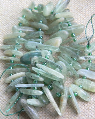 Kyanit verde colti (AV13)