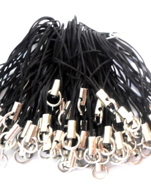 Breloc snur nylon negru cu accesorii argintiu
