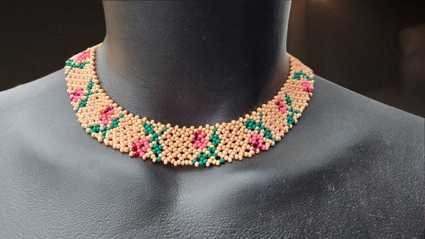 Colier model floral
