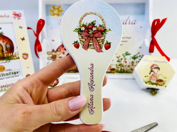 Set aniversar personalizat 1 anisor - Capsunica - Tavita turta si accesorii