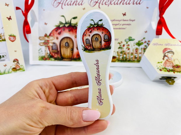 Set aniversar personalizat 1 anisor - Capsunica - Tavita turta si accesorii