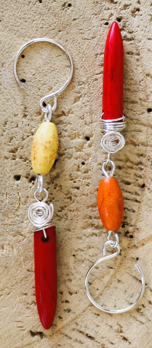 Cercei handmade din sarma si margele de howlit