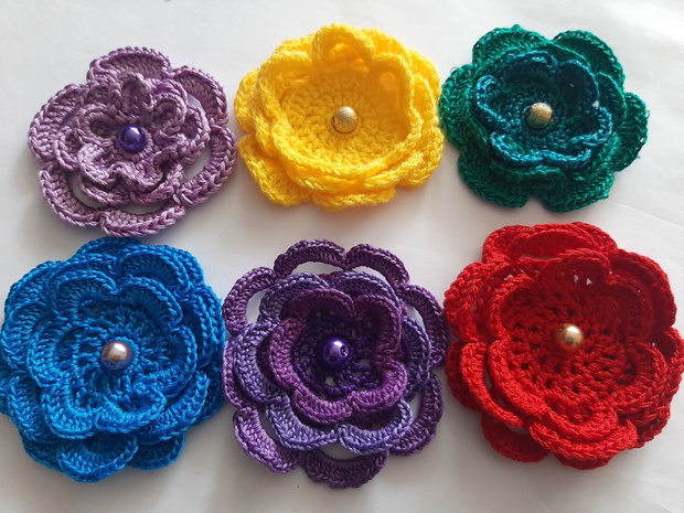 Brose flori crosetate