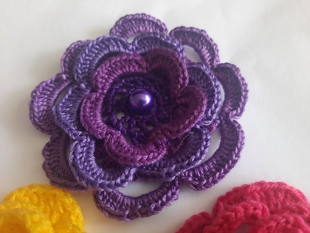 Brose flori crosetate