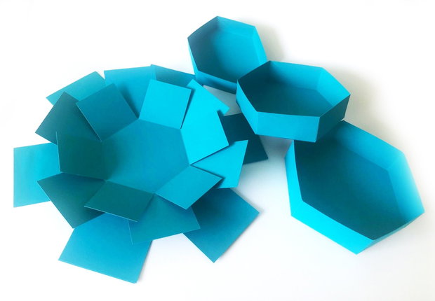 Cutie Foto exploziva hexagonala