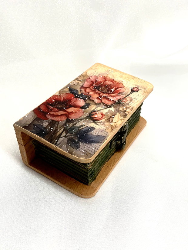 Cutie lemn- caseta de bijuterii decorata manual 00143