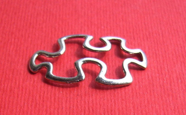 (5 bucati) Link metal finisaj argintiu satinat PUZZLE aprox 2x17x30 mm