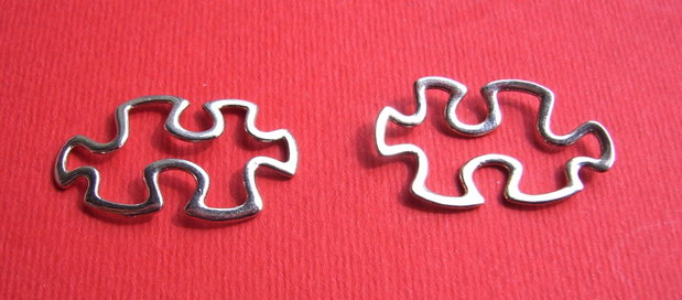 (5 bucati) Link metal finisaj argintiu satinat PUZZLE aprox 2x17x30 mm
