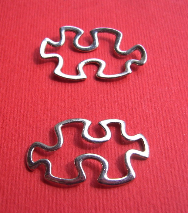 (5 bucati) Link metal finisaj argintiu satinat PUZZLE aprox 2x17x30 mm