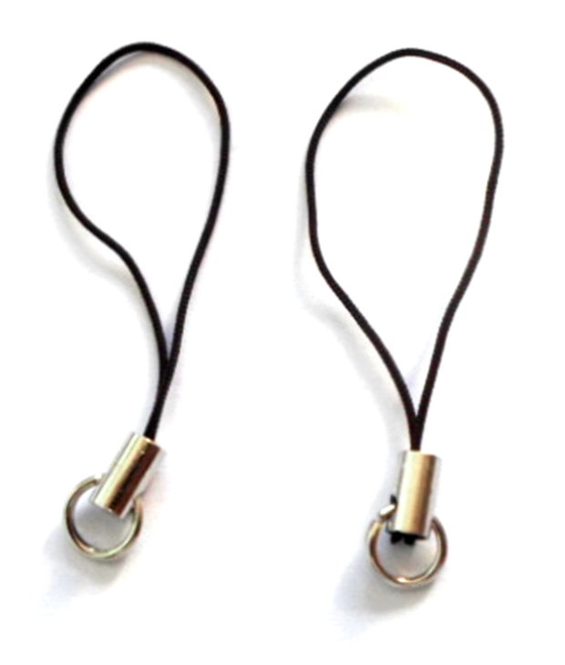 Breloc snur nylon maro cu accesorii argintiu