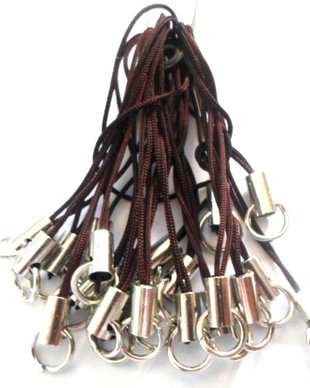 Breloc snur nylon maro cu accesorii argintiu