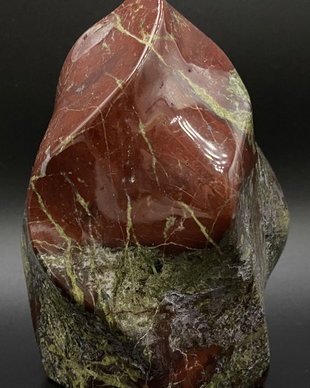 Jasp Sangele Dragonului - sculptura piatra semipretioasa