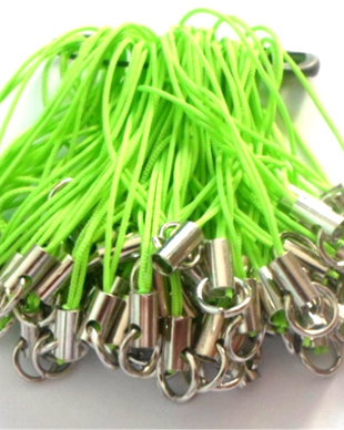Breloc snur nylon vernil cu accesorii argintiu
