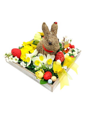 Aranjament floral de Paste in tava lemn cu iepuras de paie, 4465