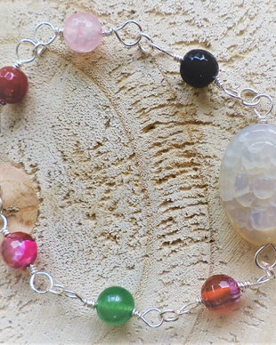Bratara handmade din sarma si margele de agat