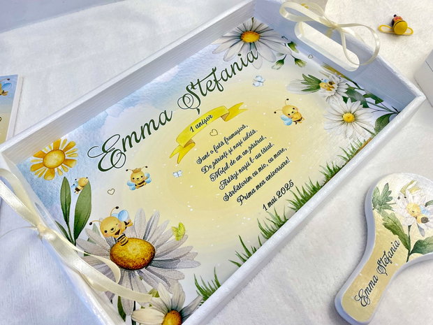 Set aniversar personalizat 1 anisor - Albinute si margarete - Tavita turta si accesorii