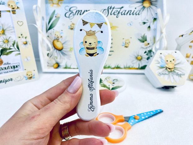 Set aniversar personalizat 1 anisor - Albinute si margarete - Tavita turta si accesorii
