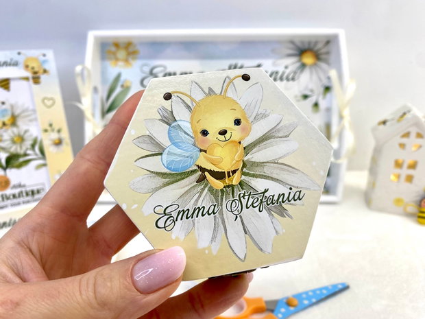 Set aniversar personalizat 1 anisor - Albinute si margarete - Tavita turta si accesorii