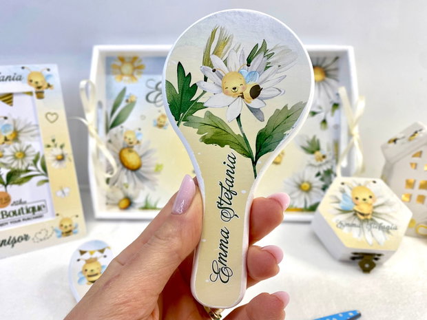 Set aniversar personalizat 1 anisor - Albinute si margarete - Tavita turta si accesorii