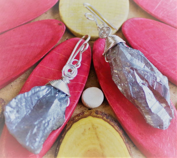 Cercei handmade din sarma si cuartz titanium