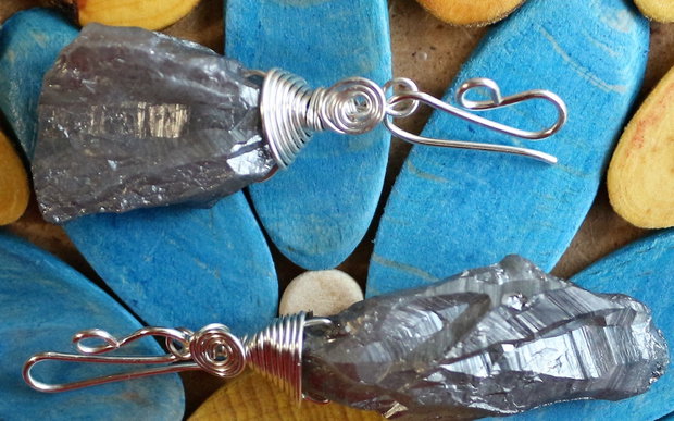 Cercei handmade din sarma si cuartz titanium