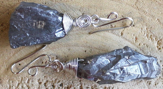 Cercei handmade din sarma si cuartz titanium