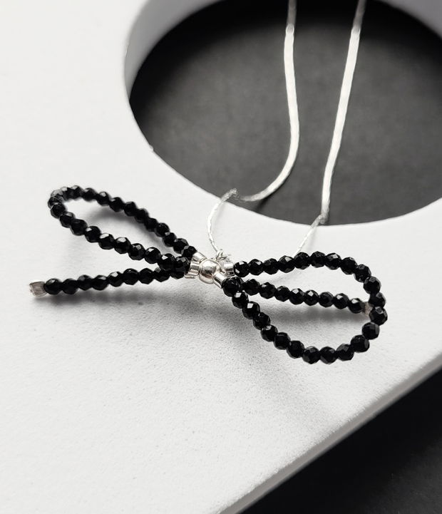 Colier clasic din argint 92.5 cu fundiță din Spinel CLASSY