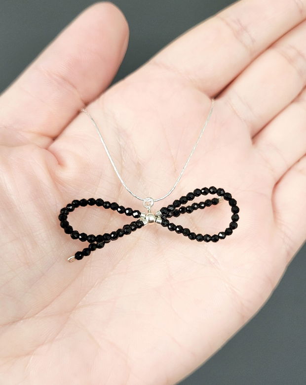 Colier clasic din argint 92.5 cu fundiță din Spinel CLASSY