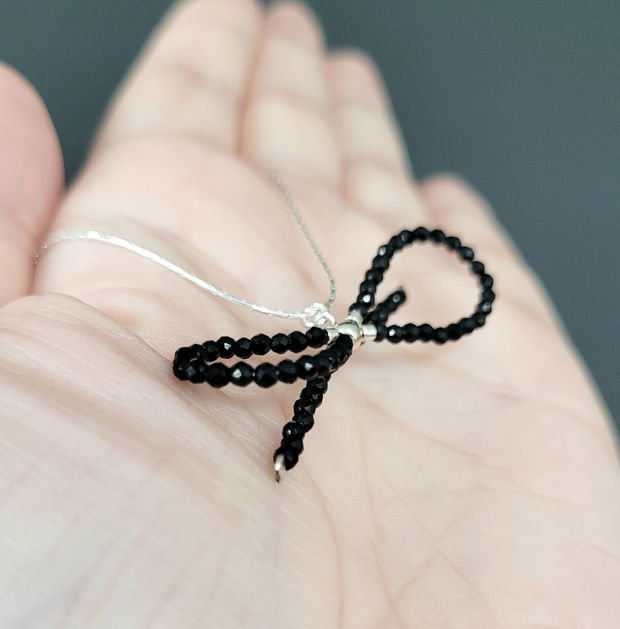 Colier clasic din argint 92.5 cu fundiță din Spinel CLASSY