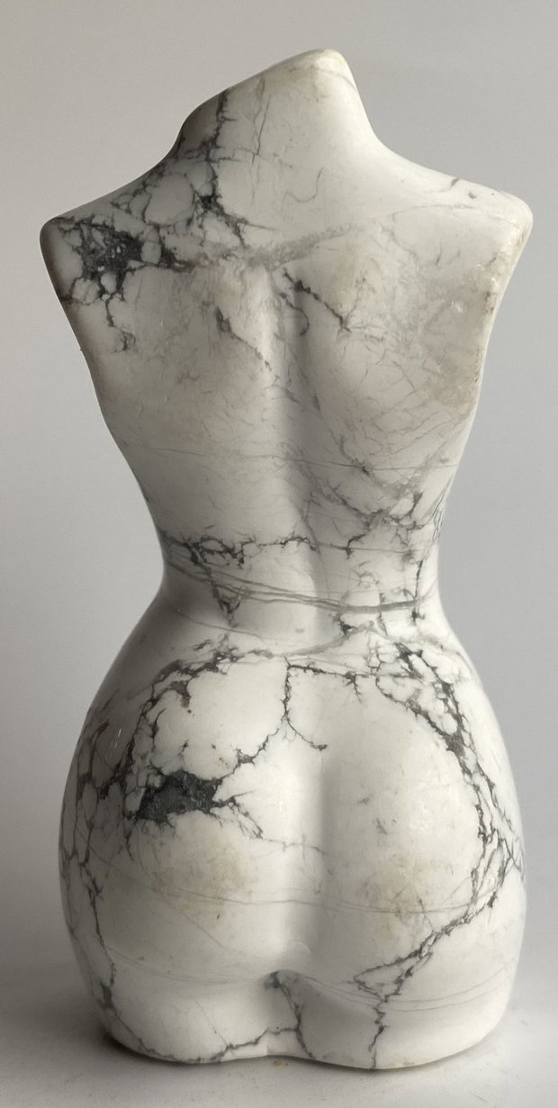 Howlit - Sculptura nud