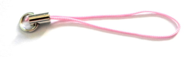 Breloc snur nylon roz deschis cu accesorii argintiu