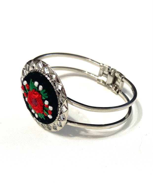 Bratara Bangle  cu broderie manuala  - trandafiri