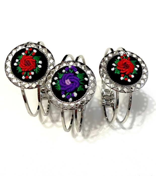 Bratara Bangle  cu broderie manuala  - trandafiri