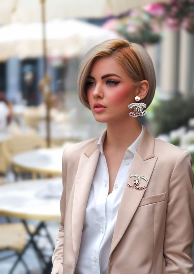 Broșa - Chic Elegance
