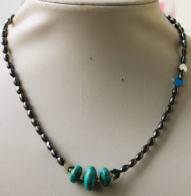 Colier(choker) din hematit si rondele din trcoaz canadian naturale/colier talisman