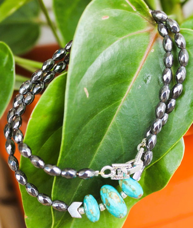 Colier(choker) din hematit si rondele din trcoaz canadian naturale/colier talisman