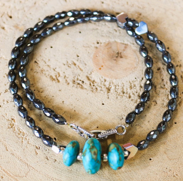 Colier(choker) din hematit si rondele din trcoaz canadian naturale/colier talisman