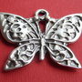 Fluture - pandantiv din zamac argintat aprox 3x38x56 mm
