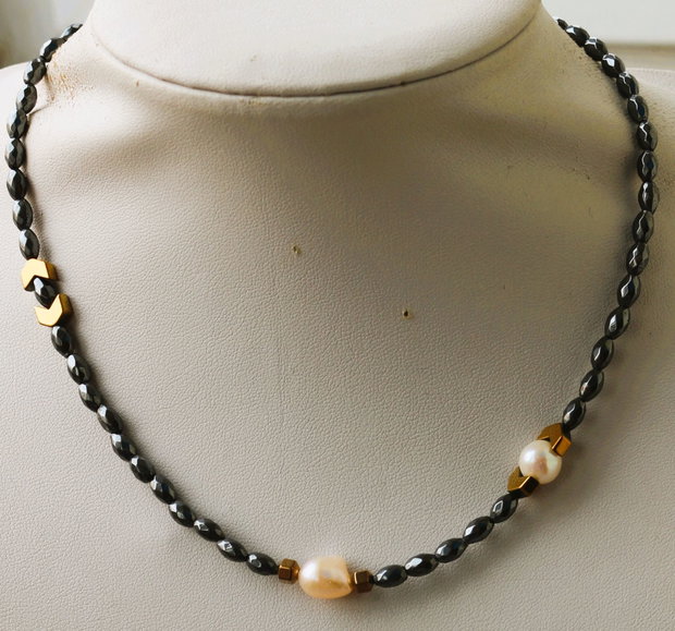 Colier(choker) din hematit si perle de cultura/colier talisman