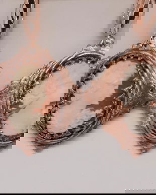 Cercei unicat, rombici, din cupru texturat, cu camee realizate handmade, ilustrand-o pe Afrodita