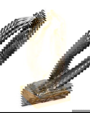 Catedrala-statueta din fonta