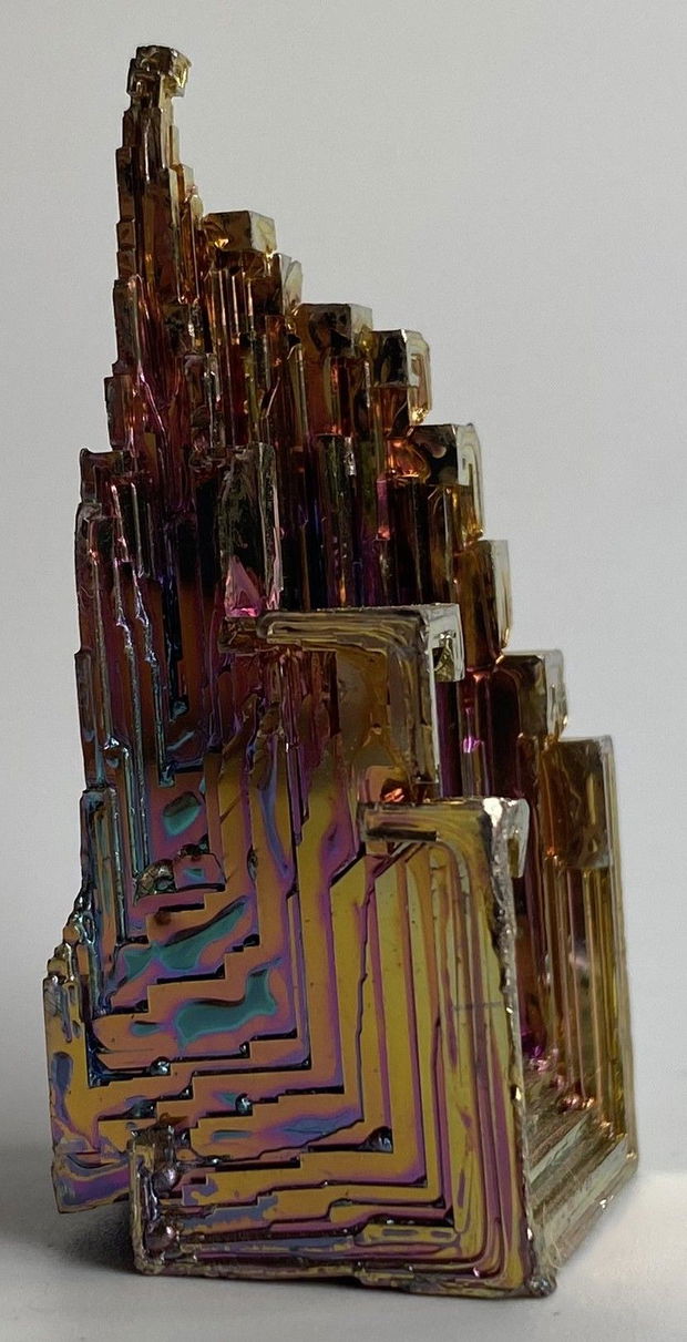 Bismut - specimen piramidal