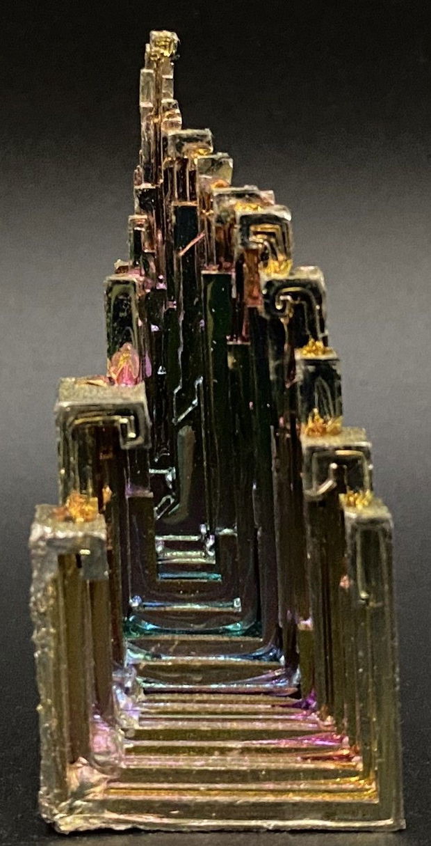 Bismut - specimen piramidal