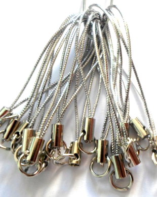 Breloc snur nylon argintiu cu accesorii argintiu