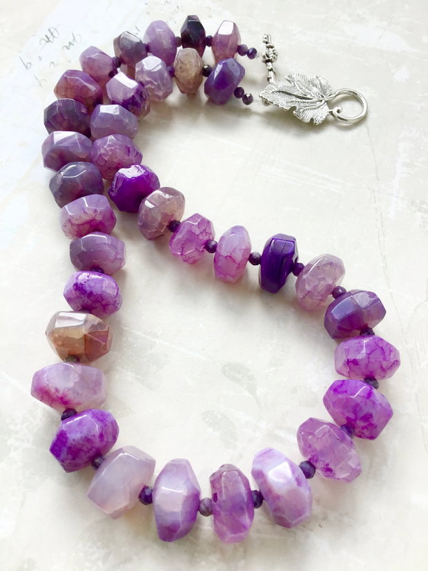 Colier agate crackle mov / violet & charoit